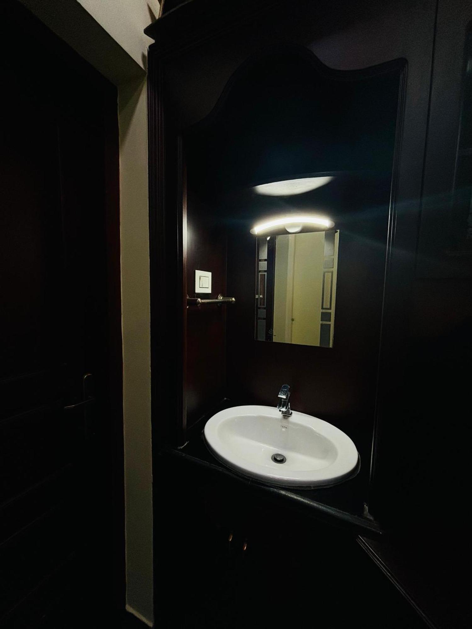 Isha Residency Hotel Kochi Eksteriør billede