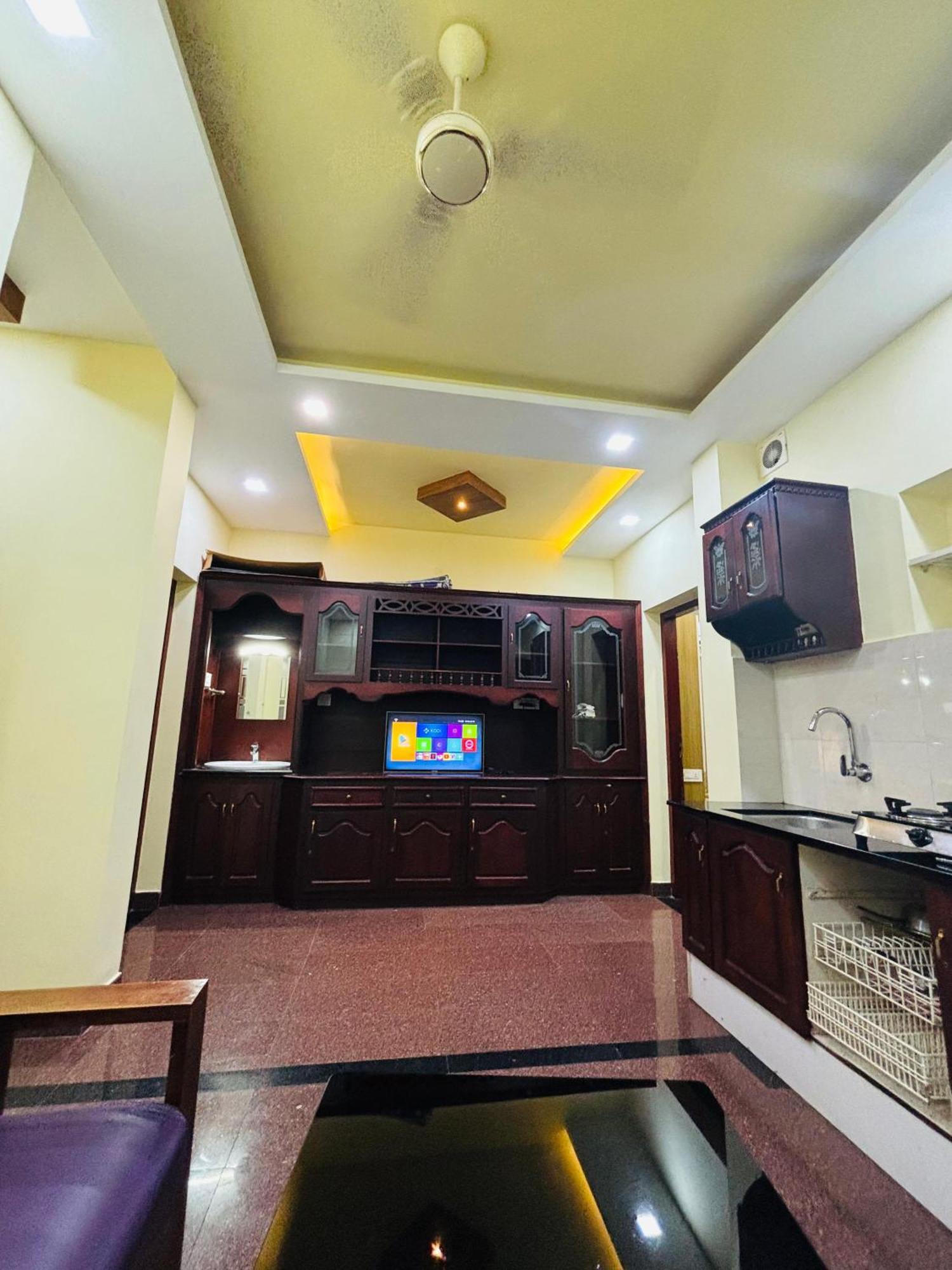 Isha Residency Hotel Kochi Eksteriør billede