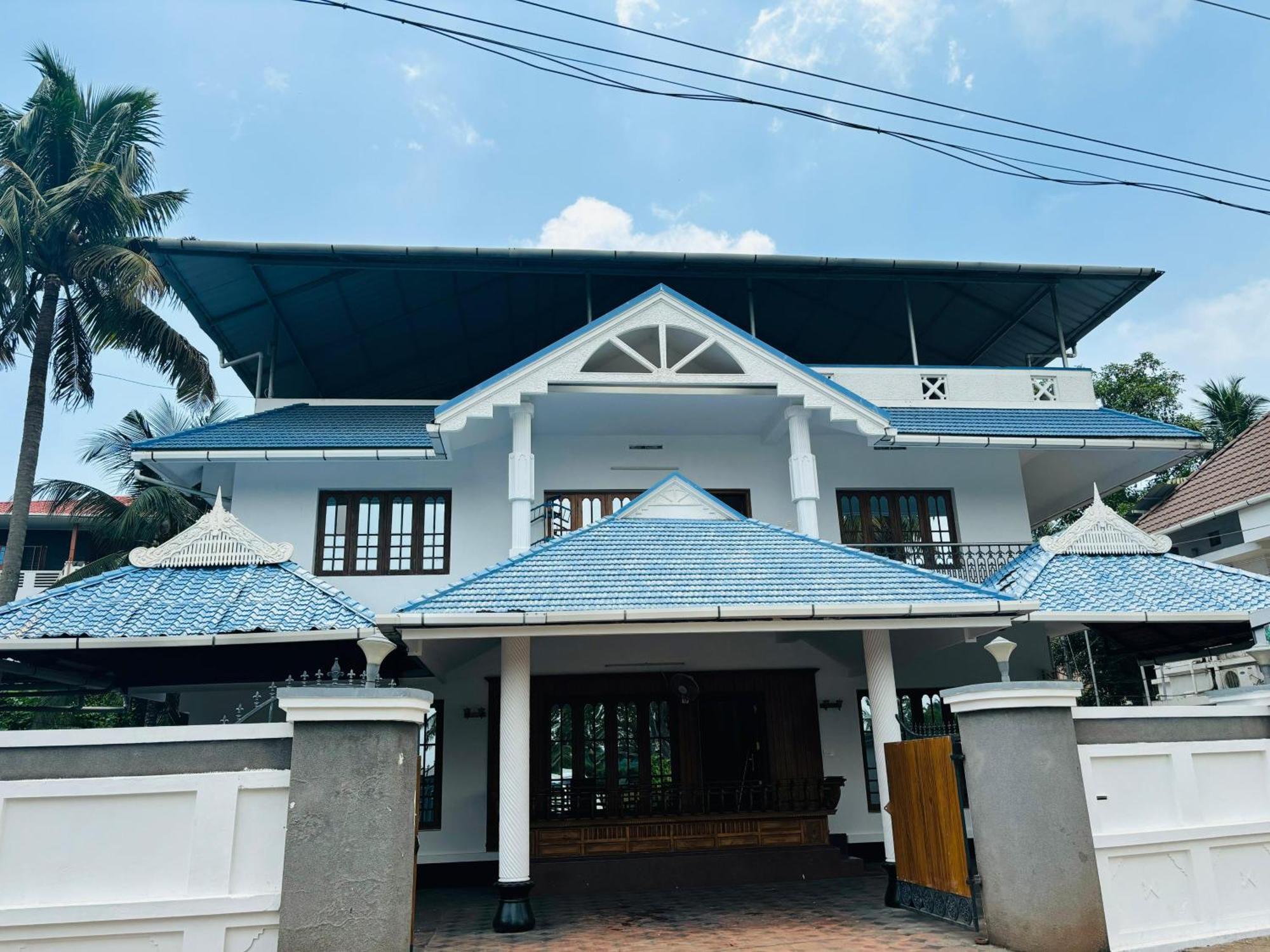 Isha Residency Hotel Kochi Eksteriør billede