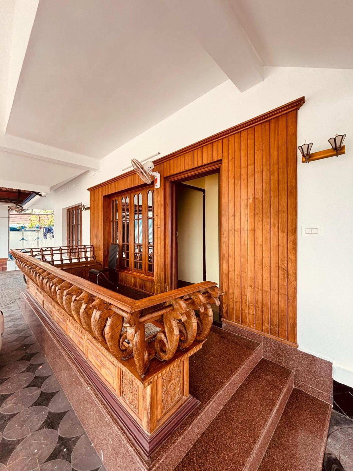 Isha Residency Hotel Kochi Eksteriør billede