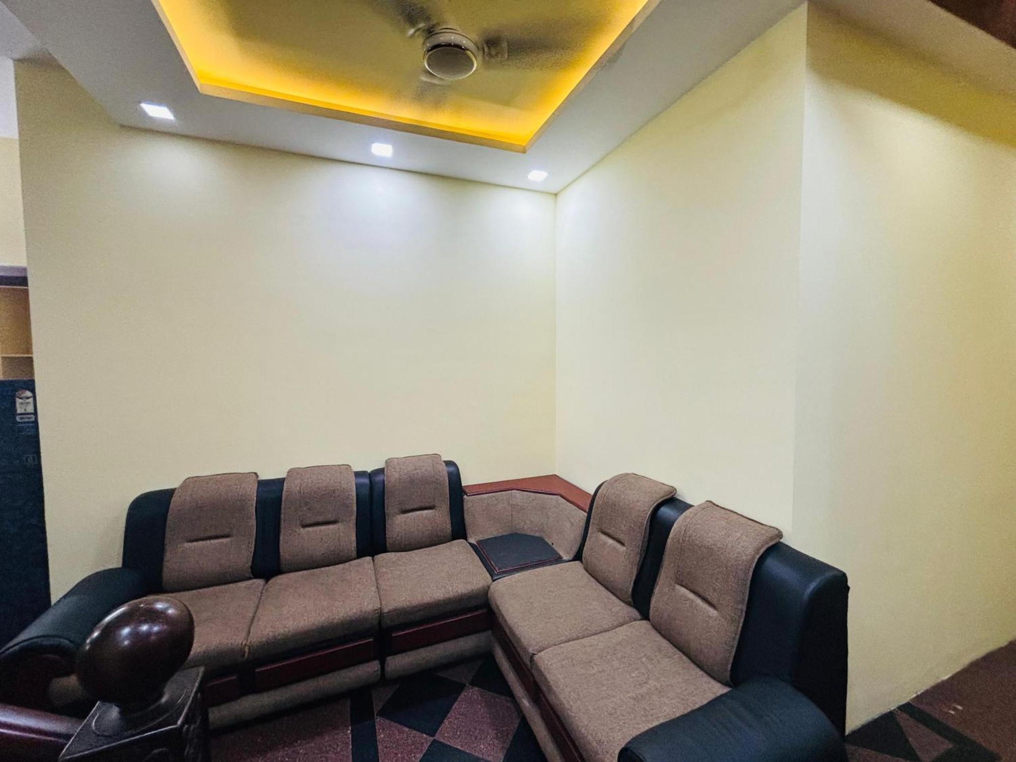 Isha Residency Hotel Kochi Eksteriør billede