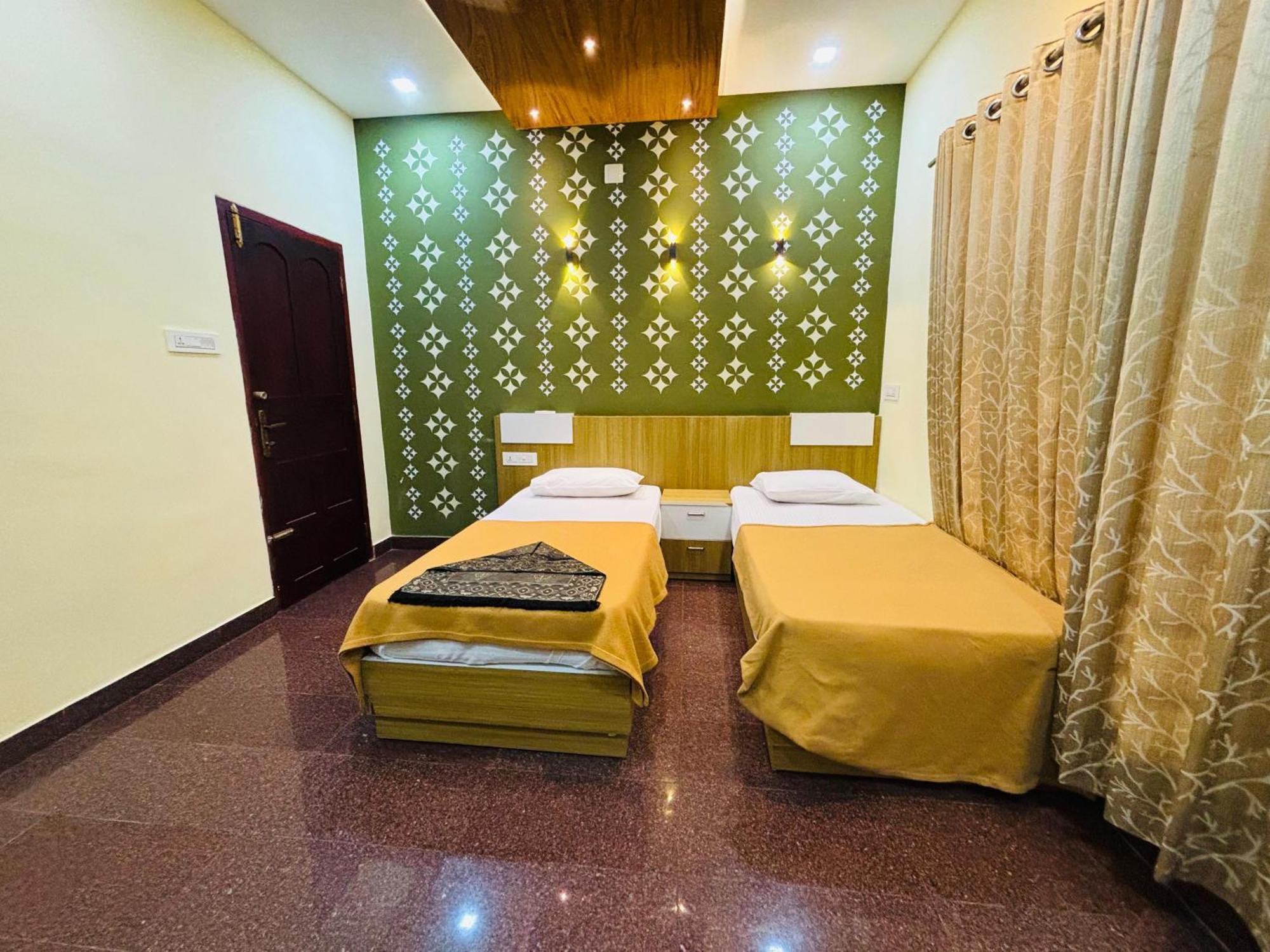 Isha Residency Hotel Kochi Eksteriør billede
