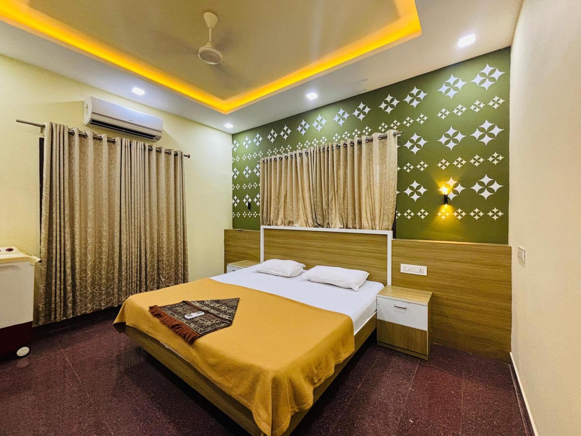 Isha Residency Hotel Kochi Eksteriør billede